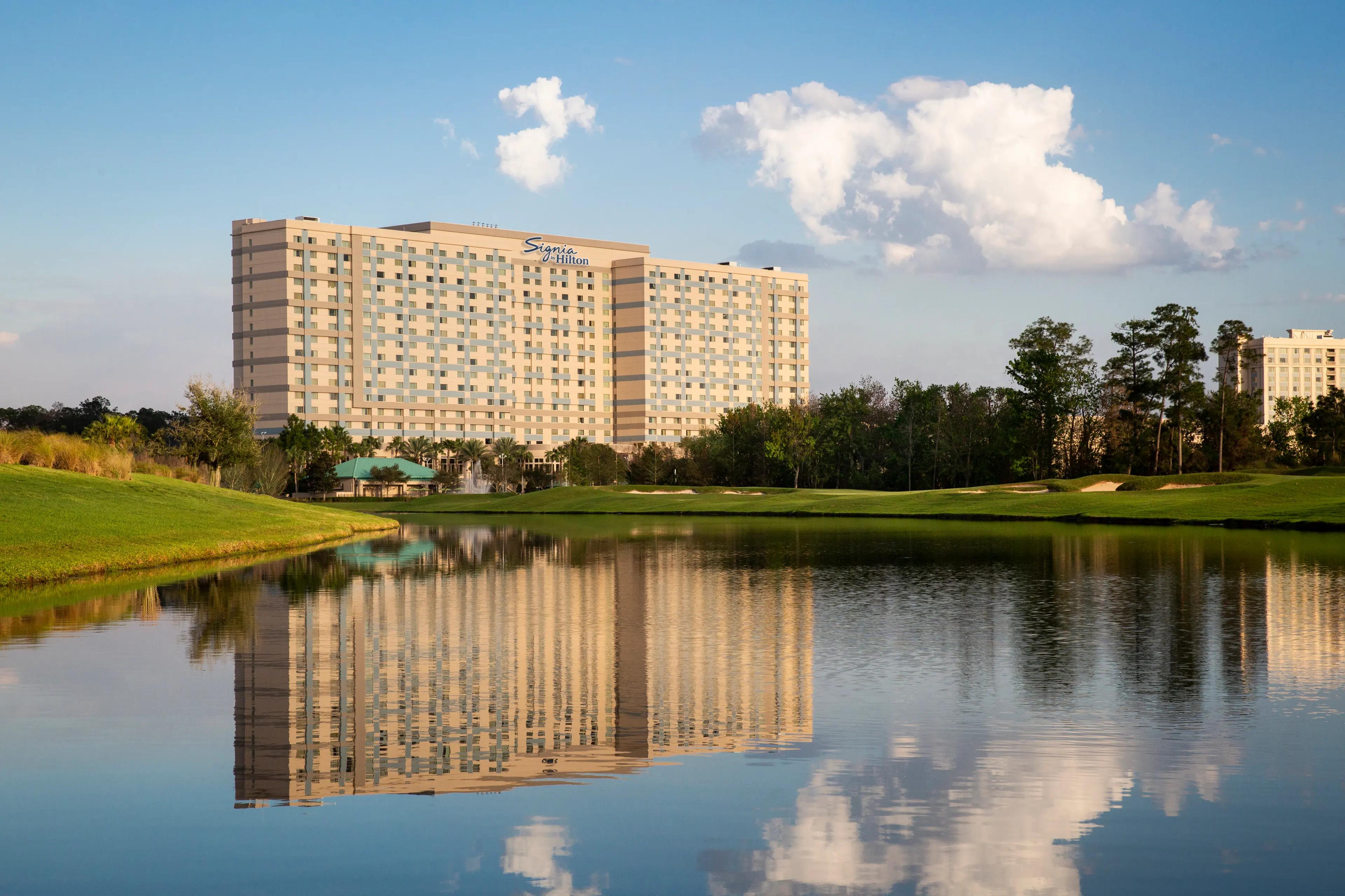 Panoramic view of the Hotel overlooking he course