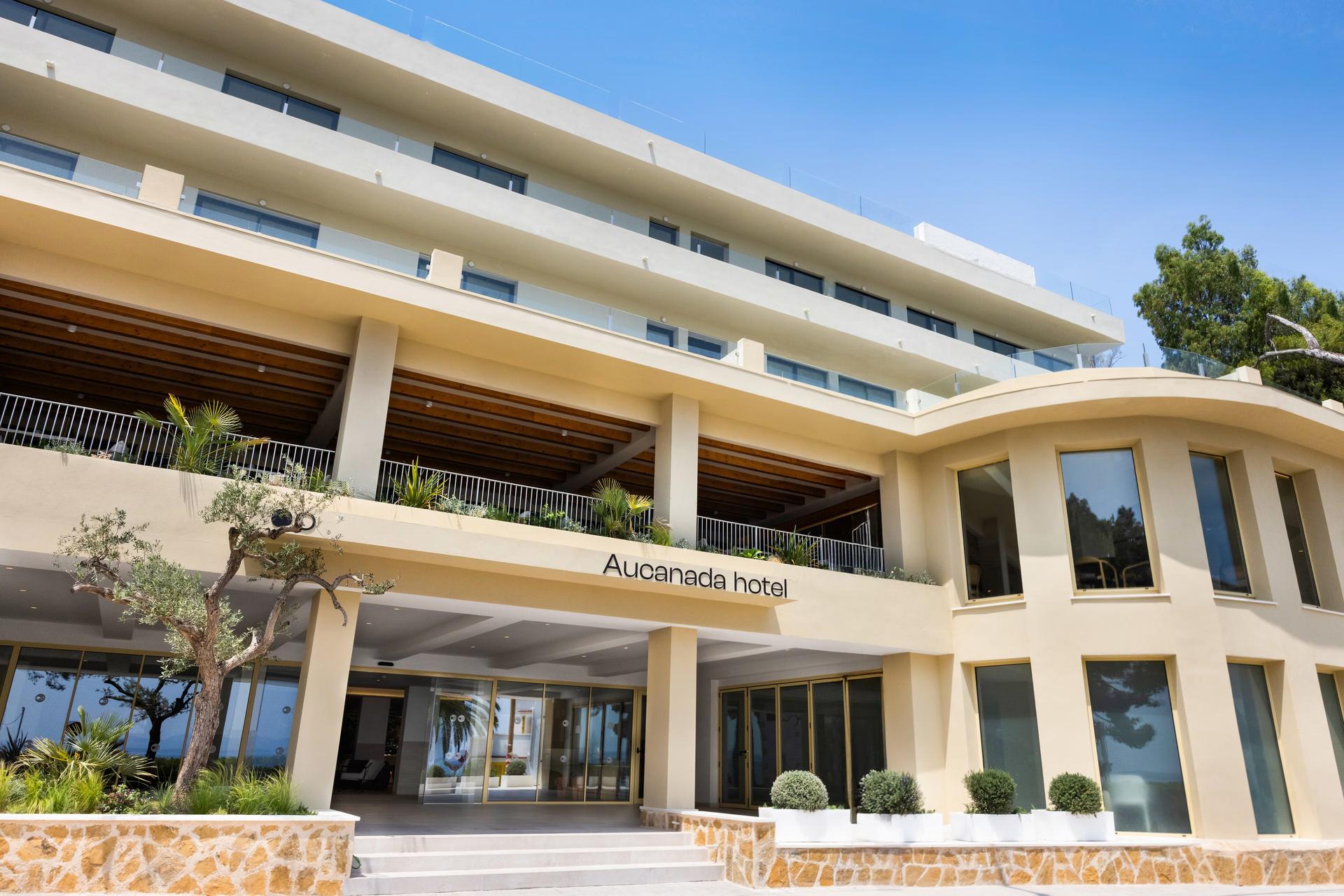 Front entrance to the Inmood Aucanada Hotel