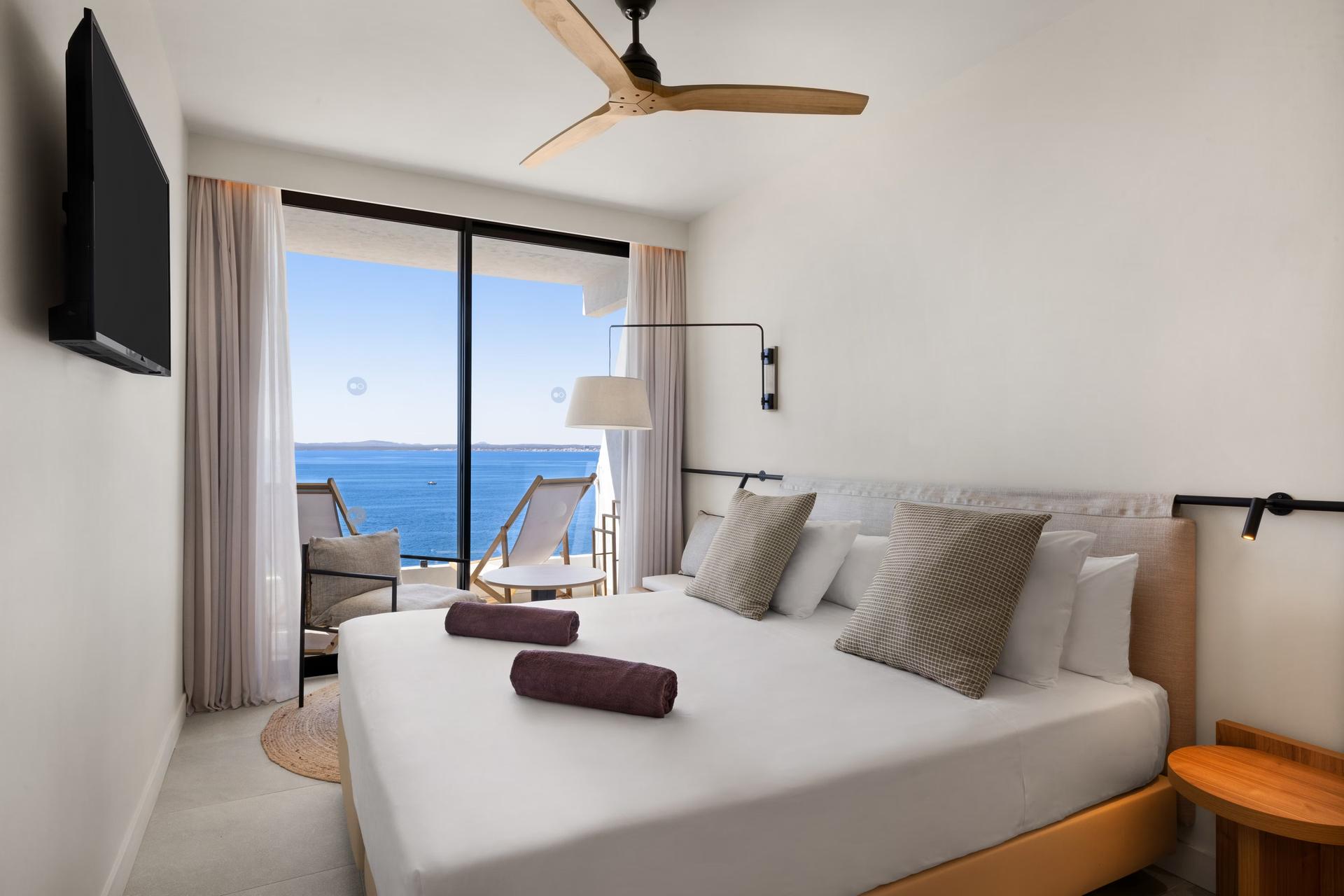 Double bed suite at Inmood Aucanada Hotel with balcony views of the ocean