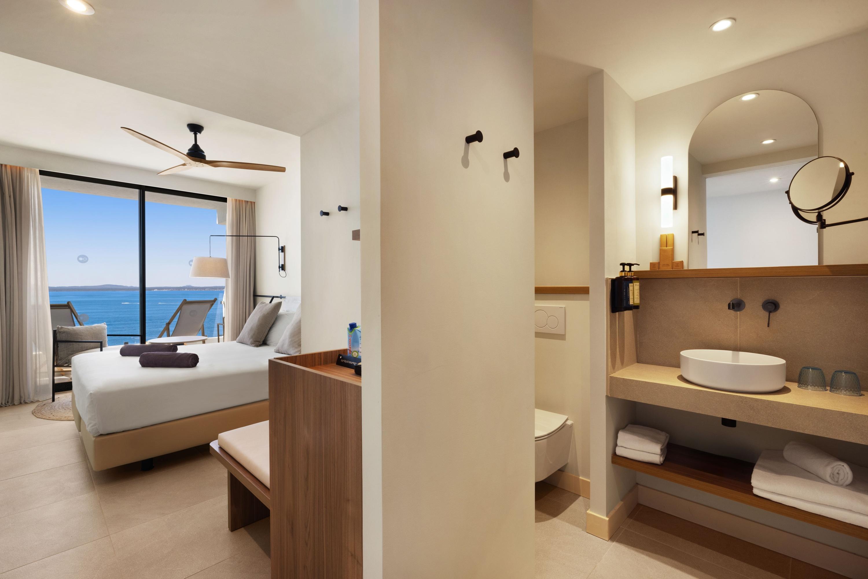 Bathroom as part of a double bed suite with an ocean view balcony