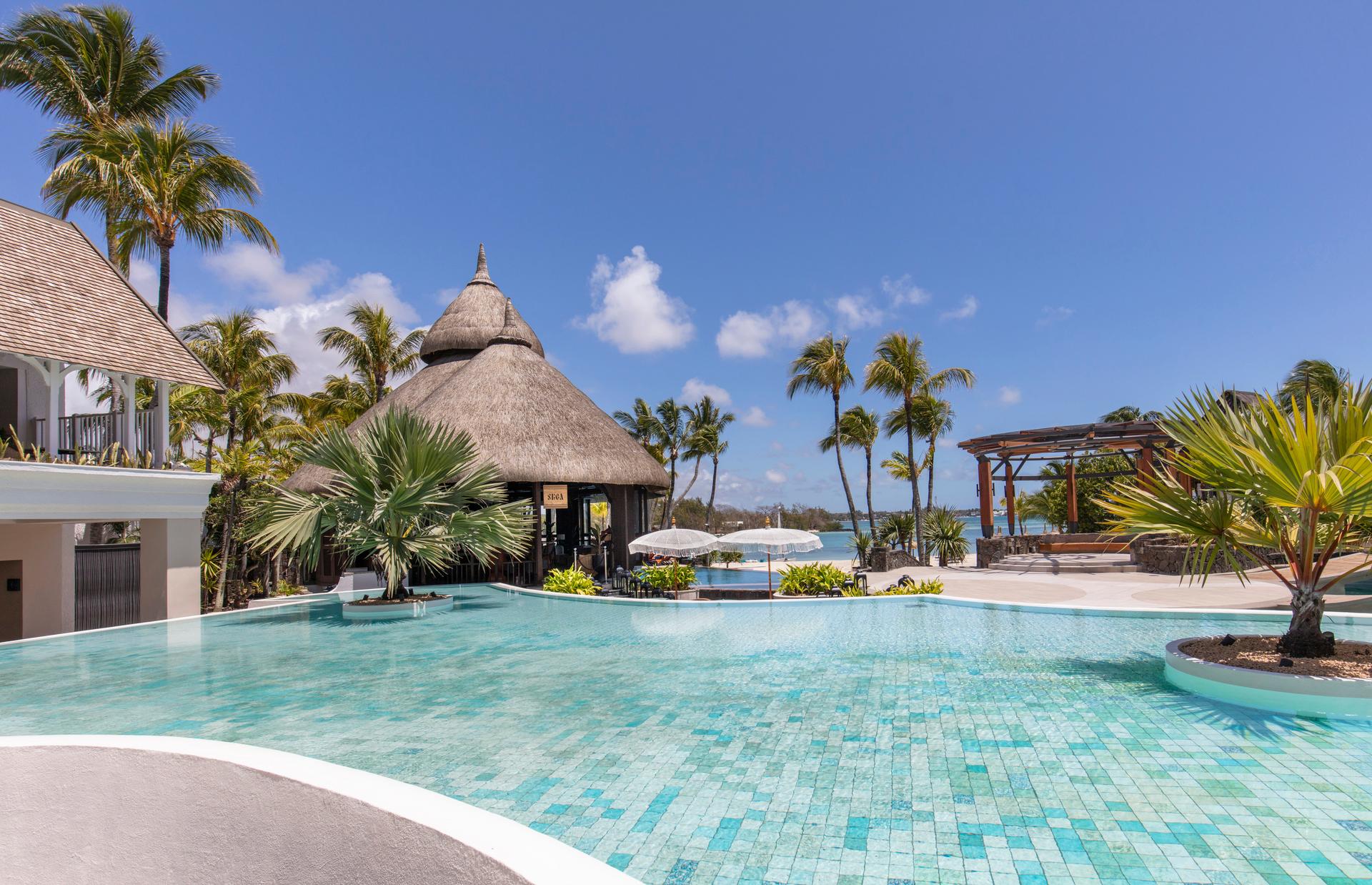 Outdoor swimming pool at the Shangri La Touessrok