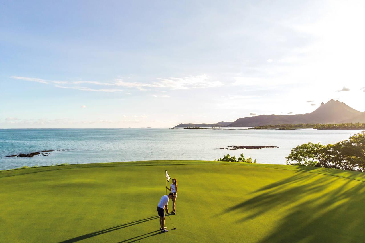 A smooth coastal green with ocean views